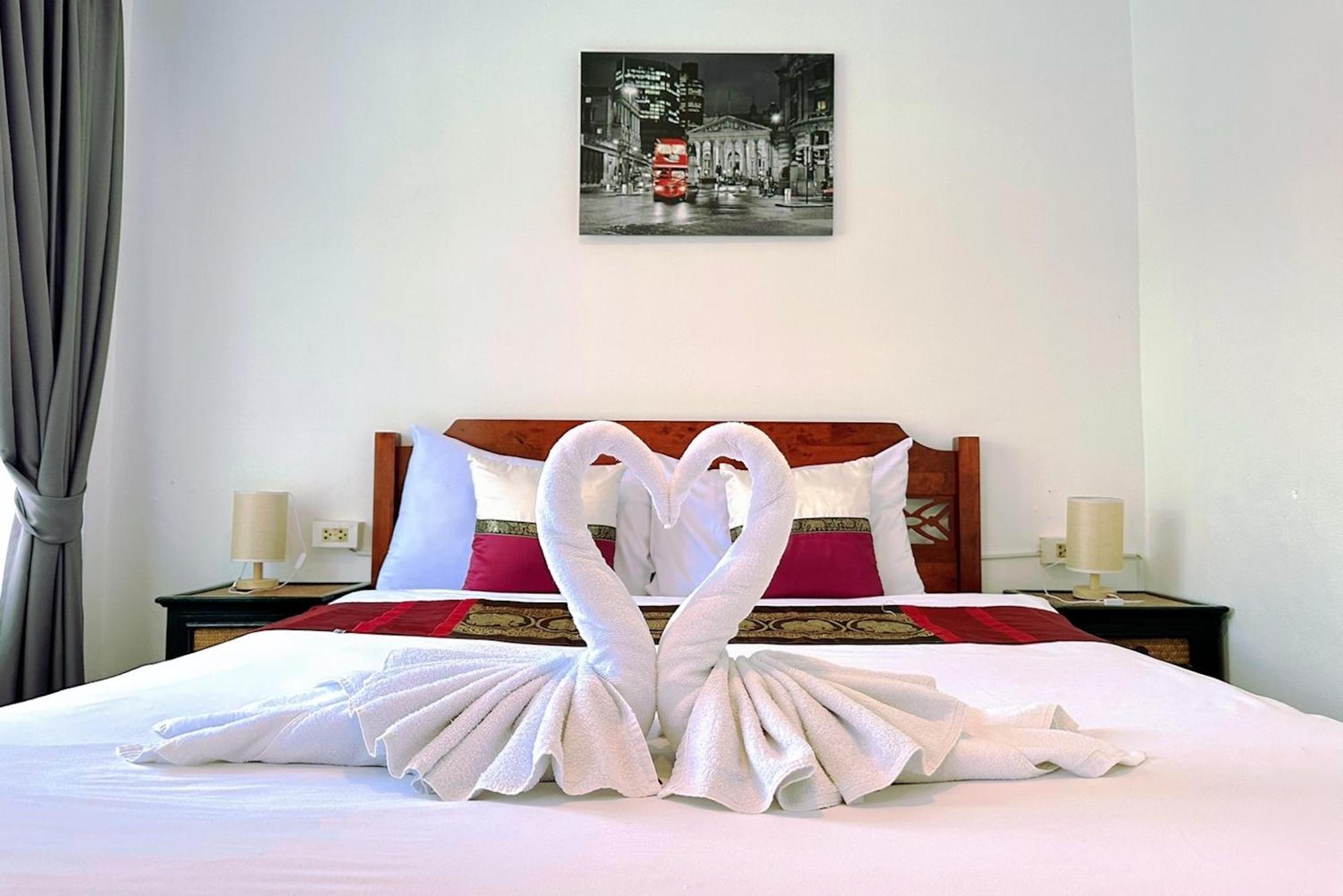 Hotel Baya Phuket Patong Oda fotoğraf