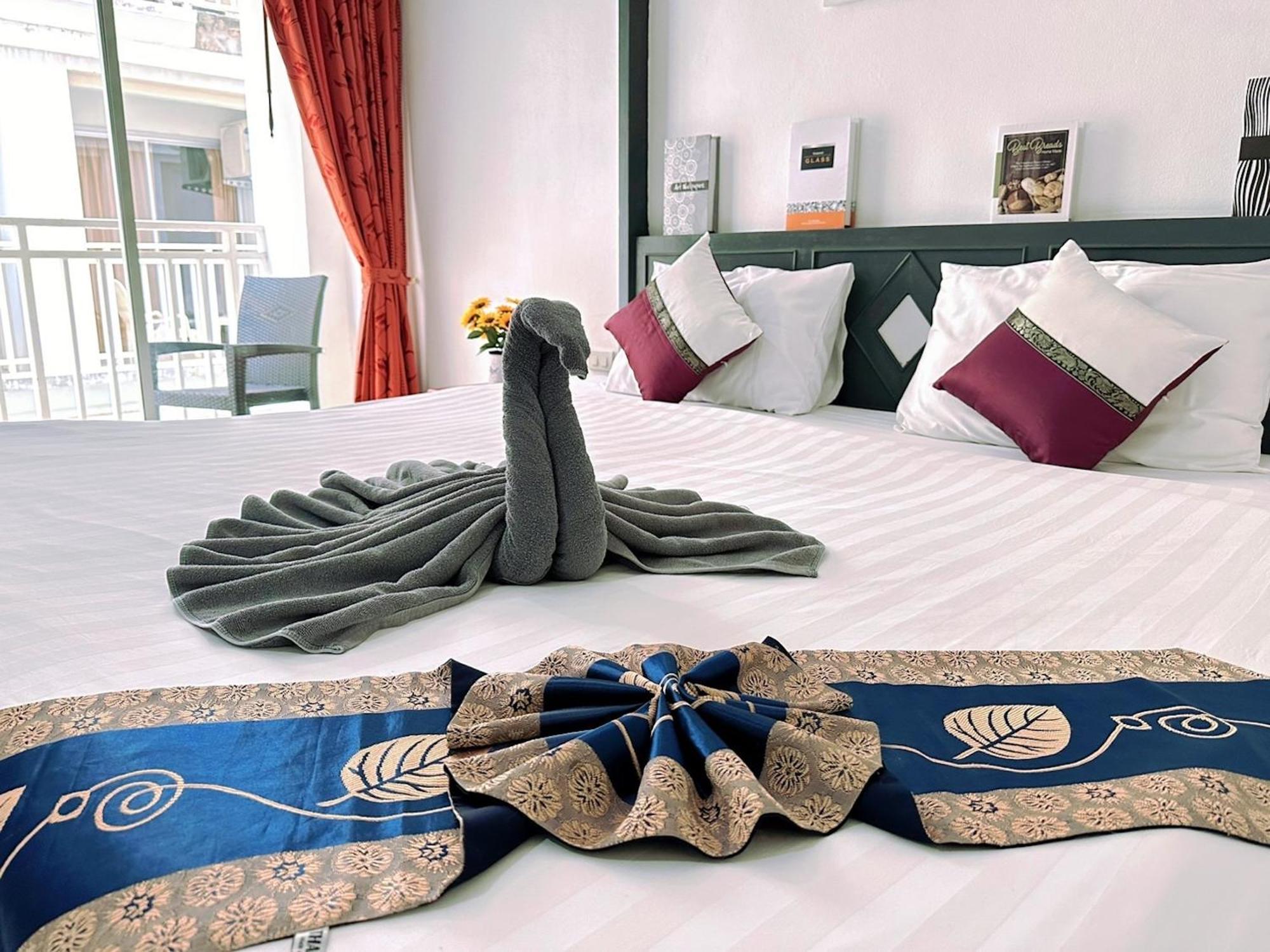 Hotel Baya Phuket Patong Oda fotoğraf